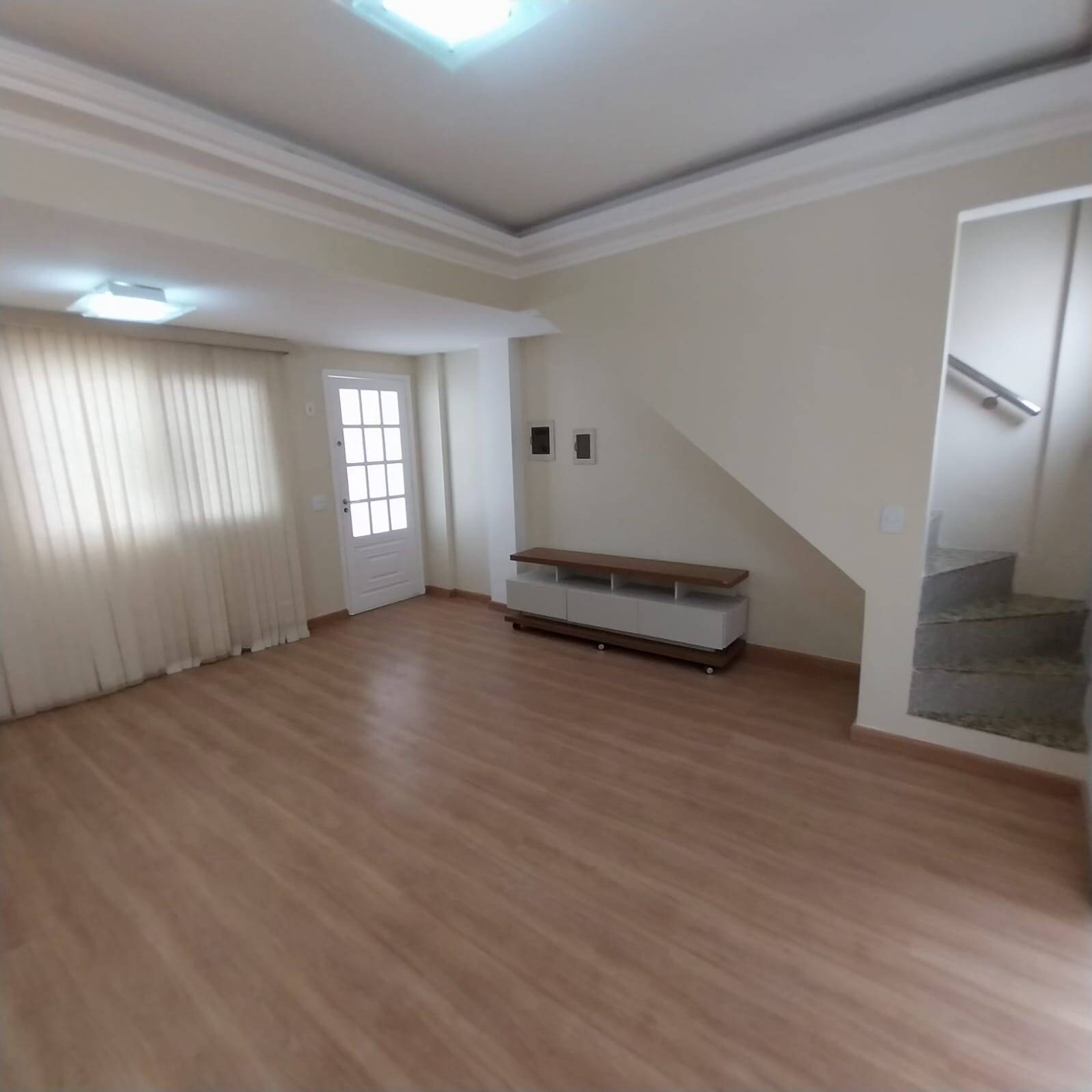 Casa à venda com 3 quartos, 109m² - Foto 1